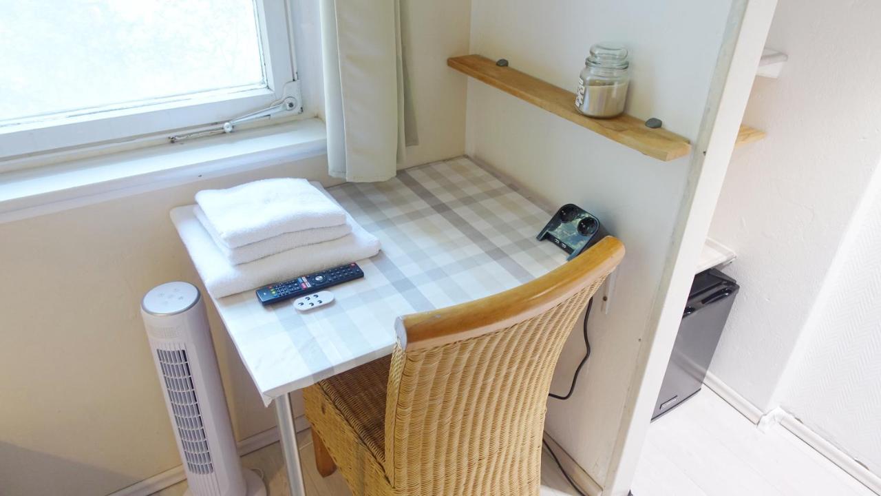 Ferienwohnung 1 Zimmer in Wohngemeinschaft, Netflix, Premium Kabelfernsehen, küche Berlin Exterior foto